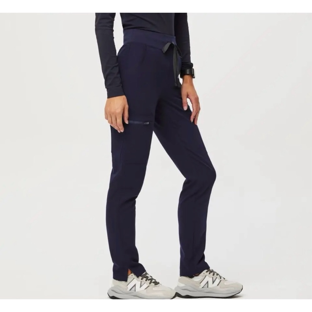 Yola high wastes Figs scrub pants